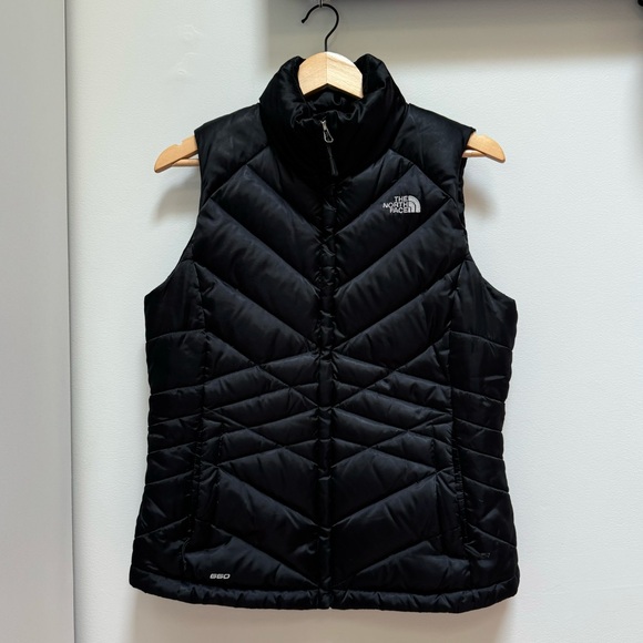 The North Face Jackets & Blazers - The North Face 550 Down Vest Black size Medium
